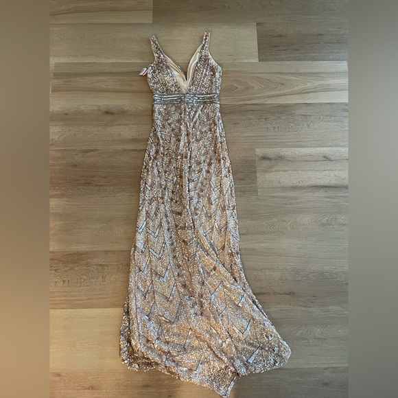 NWT MAC DUGGAL Size 4 Sequined Halter Dress - Picture 3 of 6